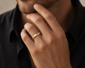 Lightweight High Polished 4mm Wedding Band In Yellow Gold 14K