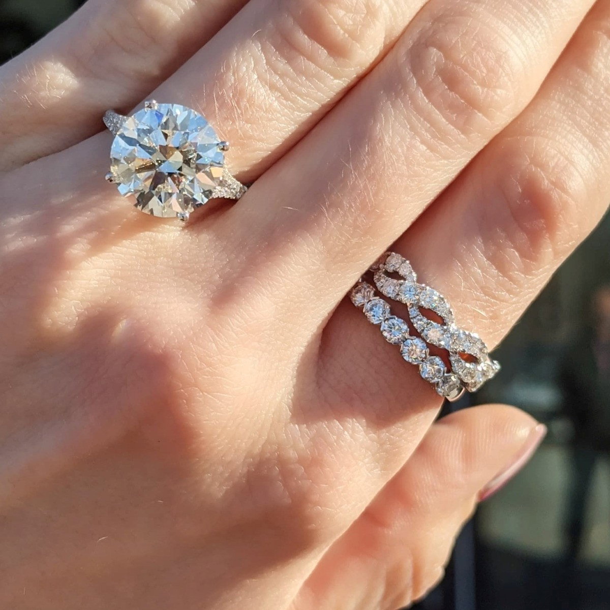 Graduated Diamond Open Twist Wedding Band 2