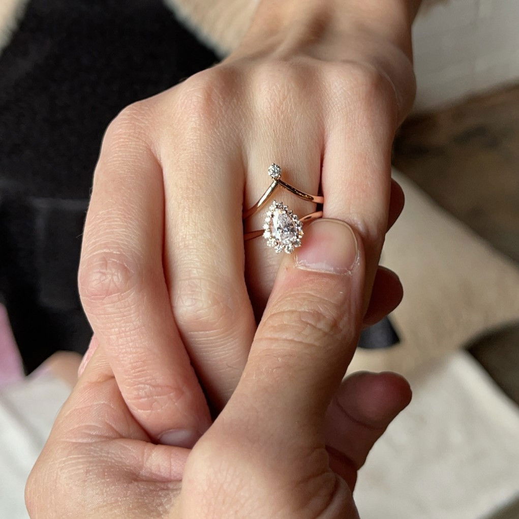 Pear Halo Solitaire Engagement Setting