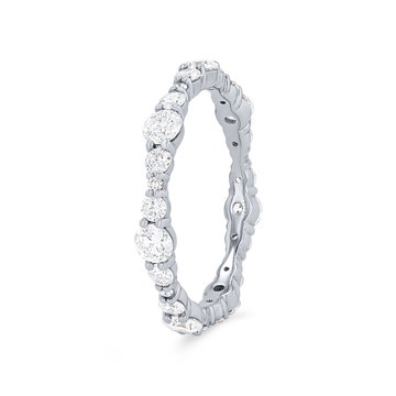Graduated Round Diamond Eternity Wedding Band In White Gold 14K