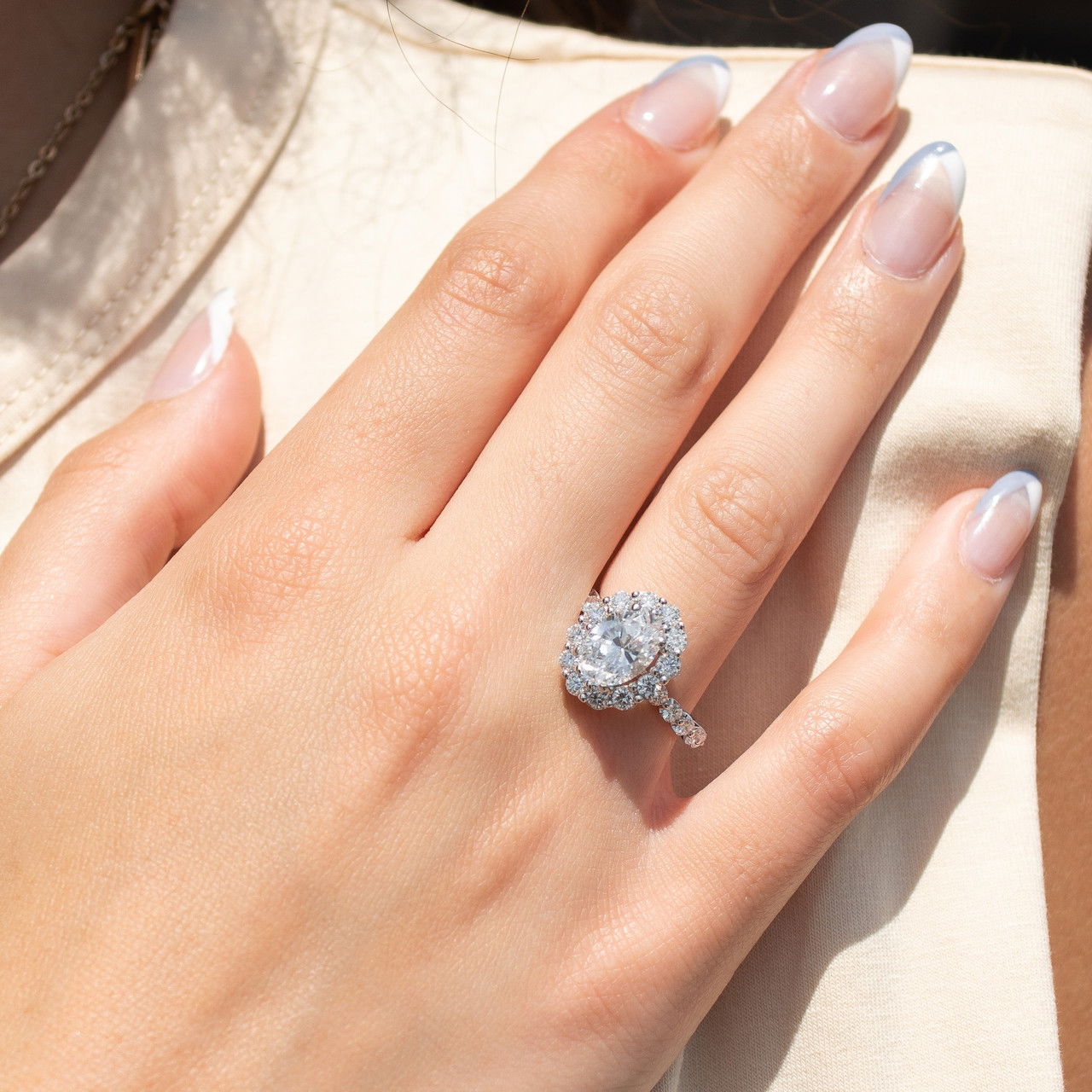 Luxe Oval Halo Engagement Setting