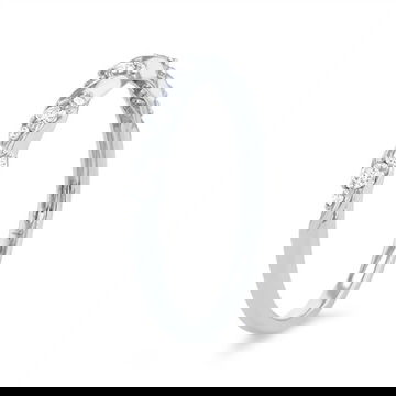 Graduated Diamond Twist Wedding Band