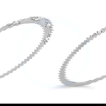 Graduated Diamond Twist Wedding Band