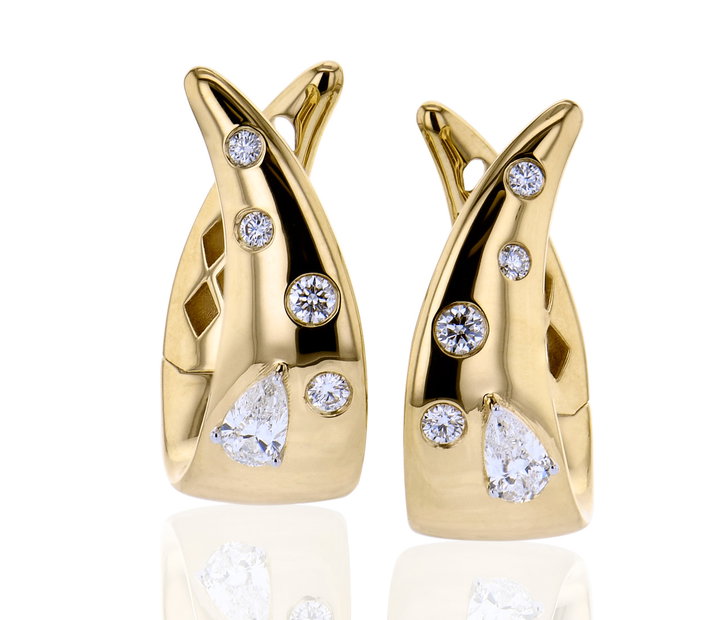 Simon G. Scattered Diamond Sculpted Hoop Earrings In Solid 18K Yellow Gold