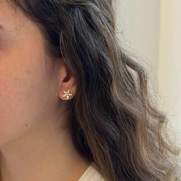 Flower Diamond Stud Earrings In White Gold 14K