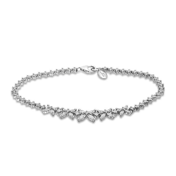 Graduated Flower Diamond Bracelet