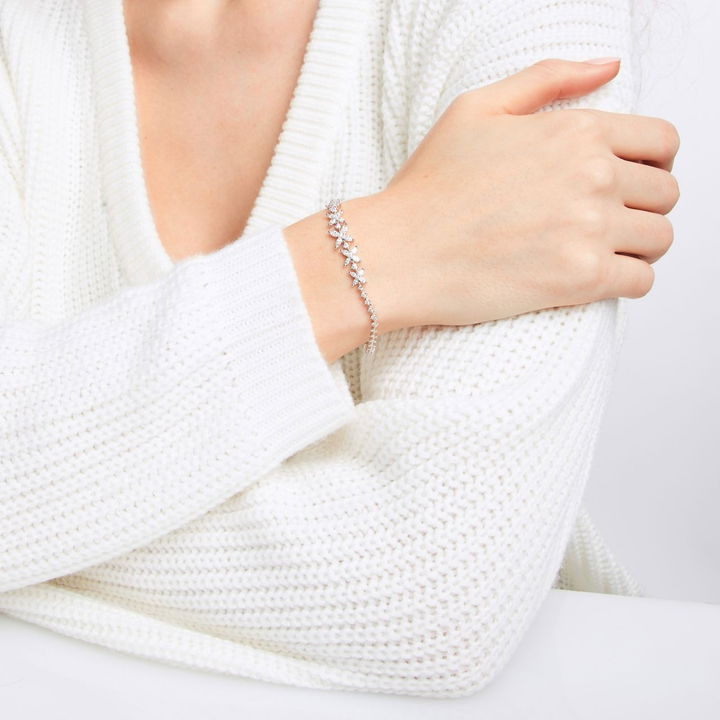 Graduated Flower Diamond Bracelet