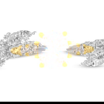 Graduated Oval Diamond Engagement Setting