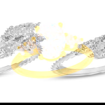 Graduated Oval Diamond Engagement Setting