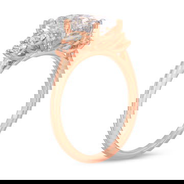 Graduated Oval Diamond Engagement Setting