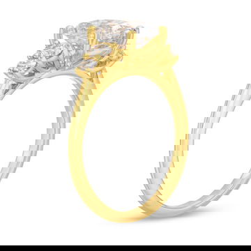 Graduated Oval Diamond Engagement Setting