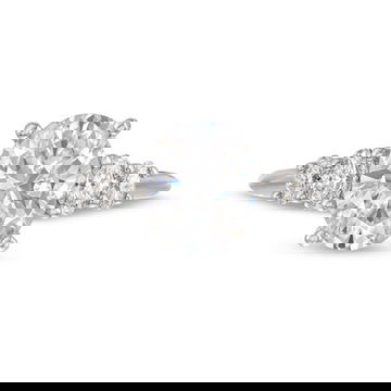 Graduated Oval Diamond Engagement Setting