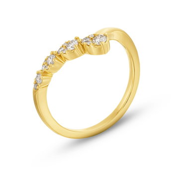 Graduated "V" Shape Diamond Wedding Band In Yellow Gold 14K