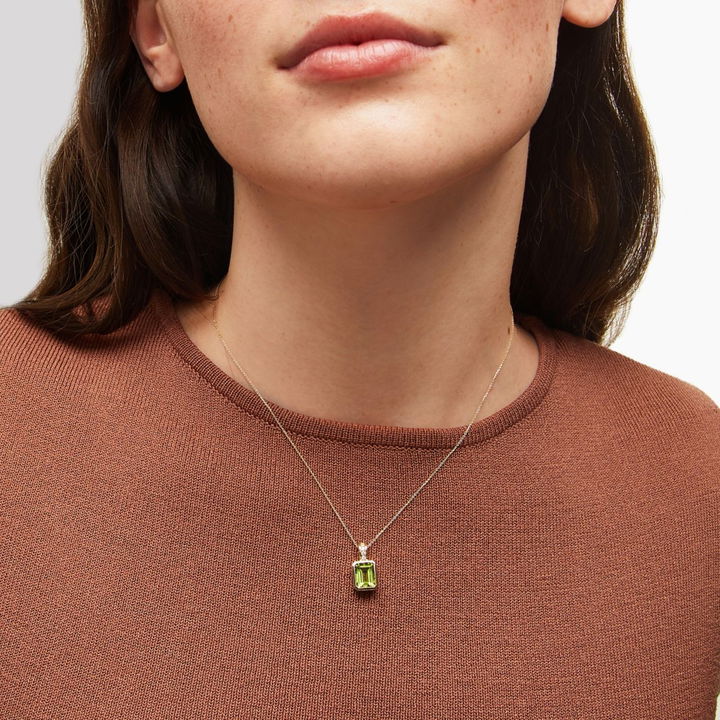 Emerald Cut Peridot Pendant Necklace In Yellow Gold 14K