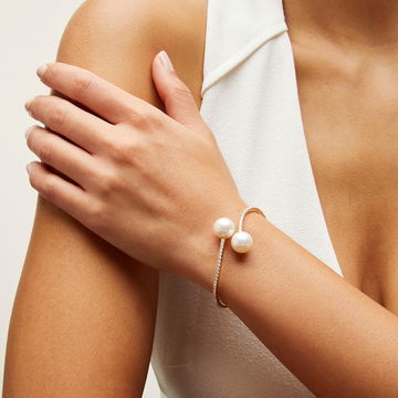 Fresh Water Pearl Diamond Bangle Bracelet In Yellow Gold 14K