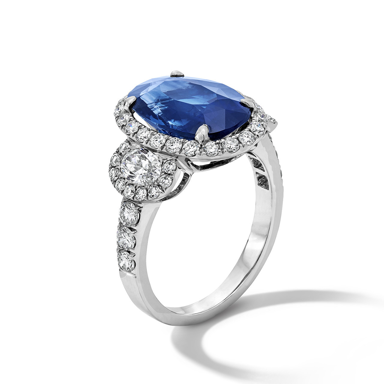 Oval Blue Sapphire Diamond Engagement Ring (6.11tw)