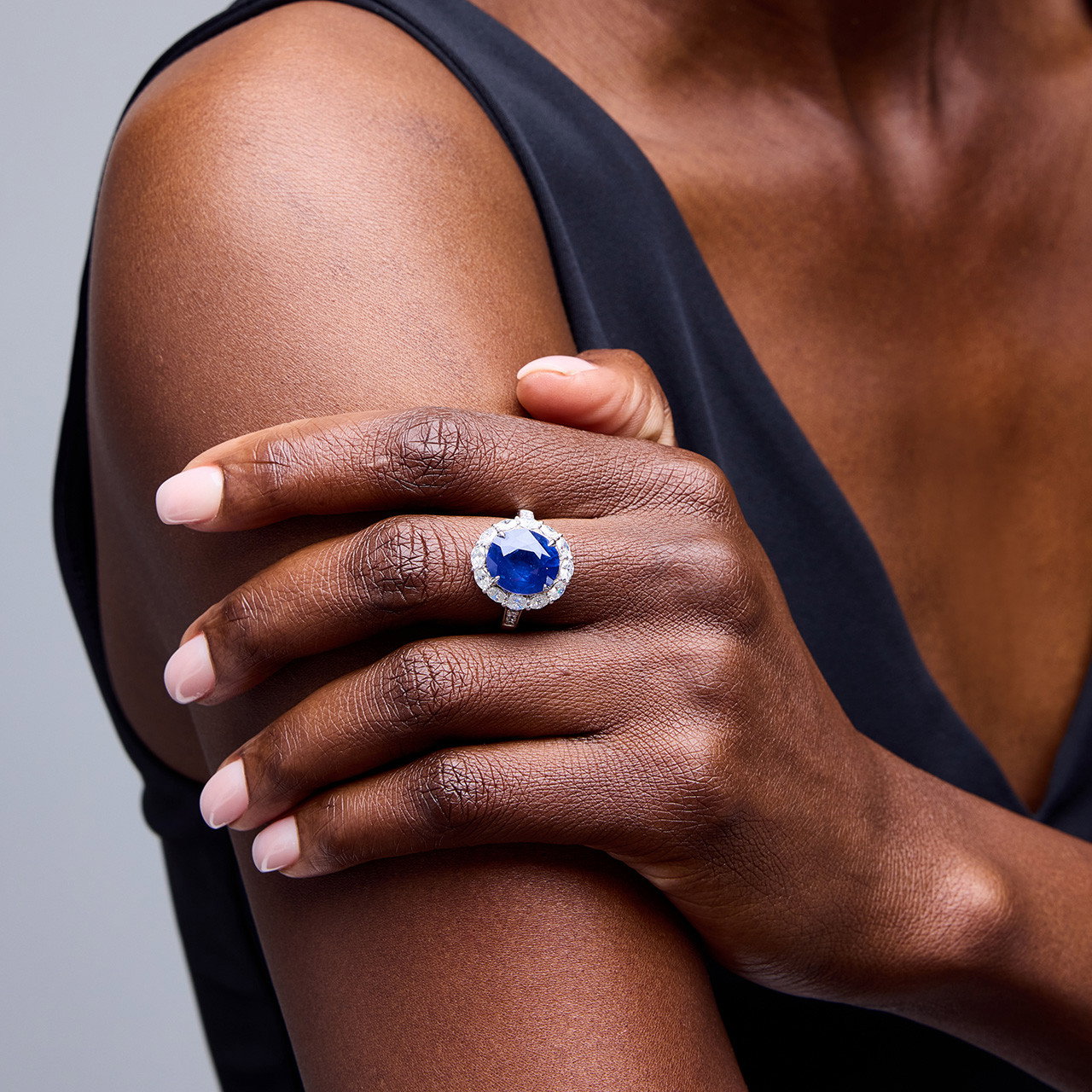 Oval Blue Sapphire Halo Diamond Engagement Ring (6.97tw)