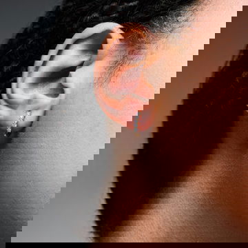 Round Diamond Mini Hoop Earrings 1