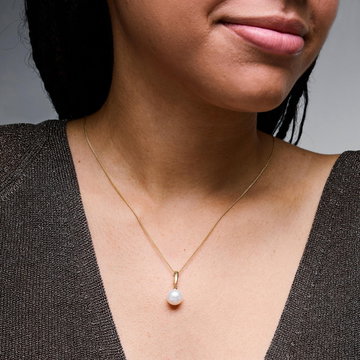 Pearl and Diamond Pendant Necklace In Yellow Gold 14K