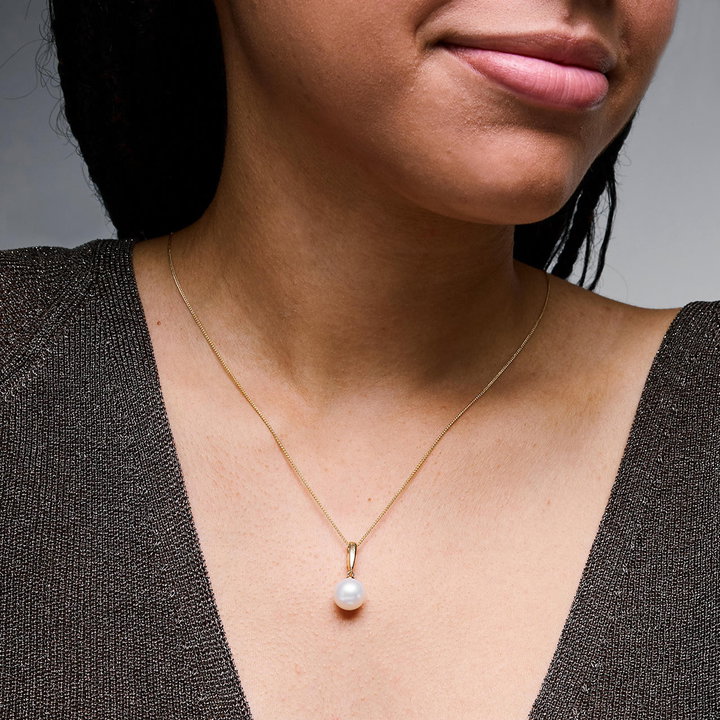 Pearl and Diamond Pendant Necklace In Yellow Gold 14K