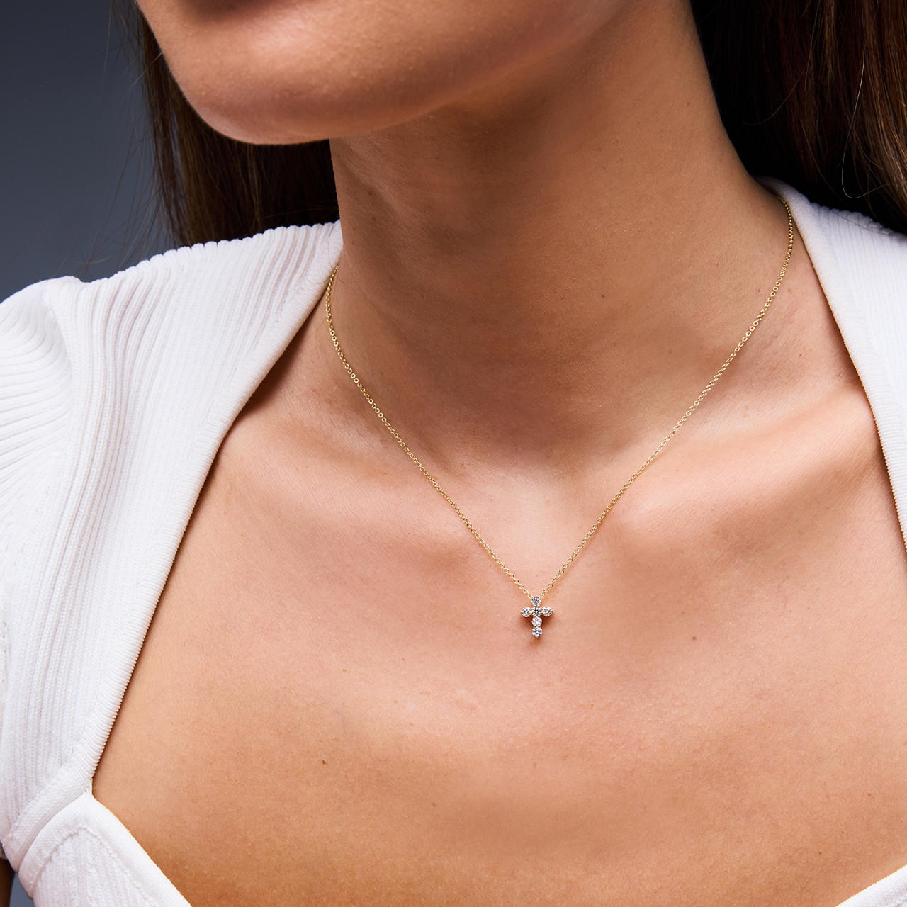 Round Diamond Small Cross Necklace