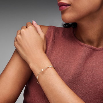 Diamond Floral Station Flexible Bangle Bracelet In Yellow Gold 14K
