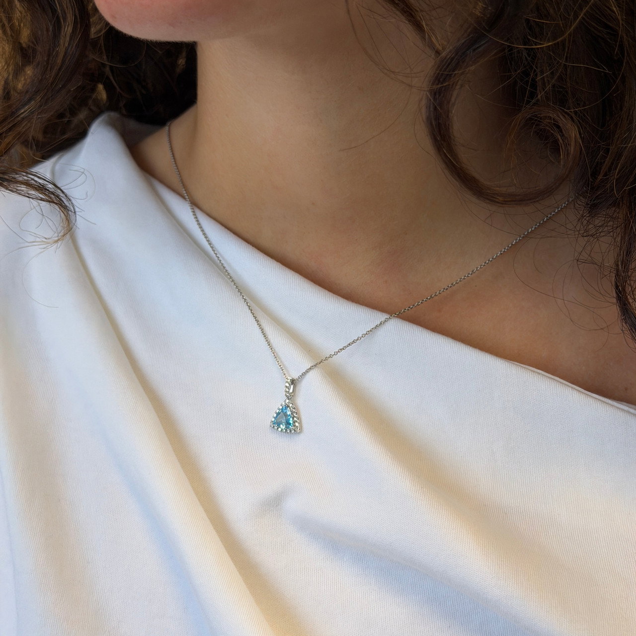 Blue Topaz Diamond Halo Pendant Necklace (1.14tw)