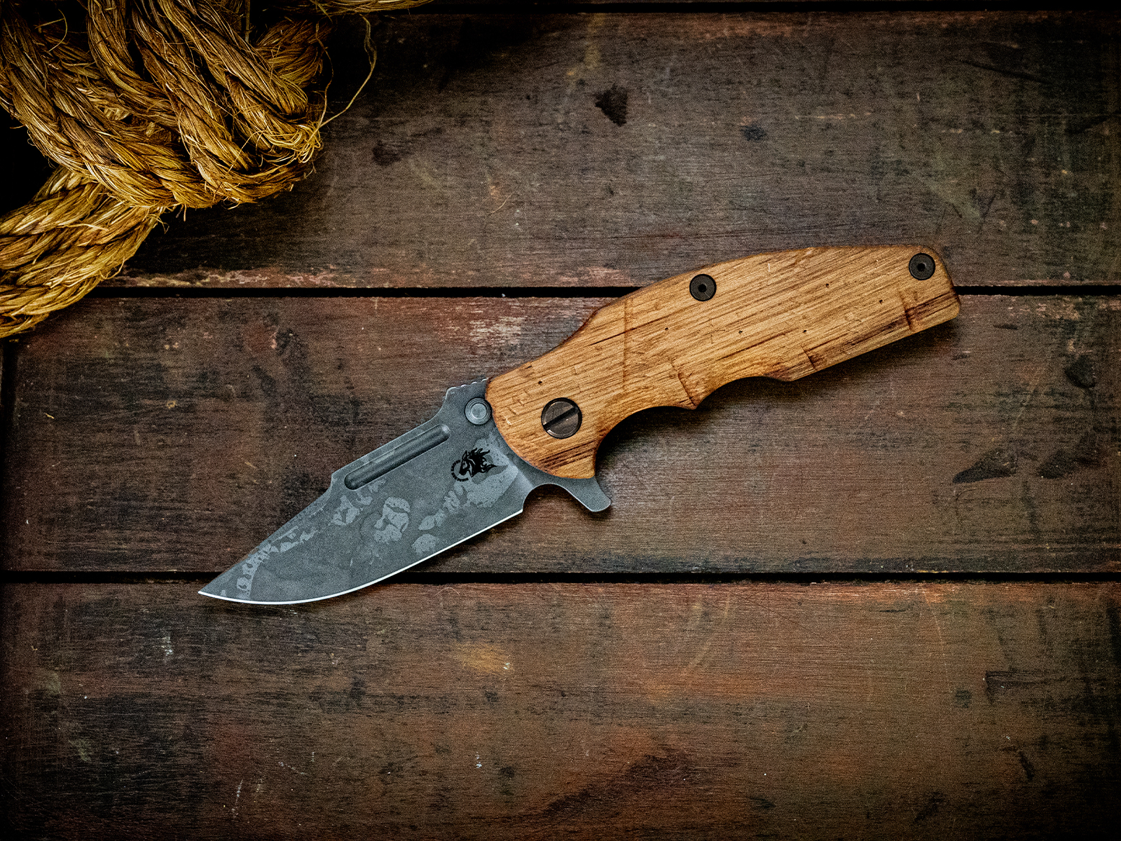 ExpProductCell_Jurassic-Frontier Clip Point-Magnacut-1393-Hickory Wood Handle ExpProductCell_Jurassic-Frontier Clip Point-Magnacut-1393-Hickory Wood Handle