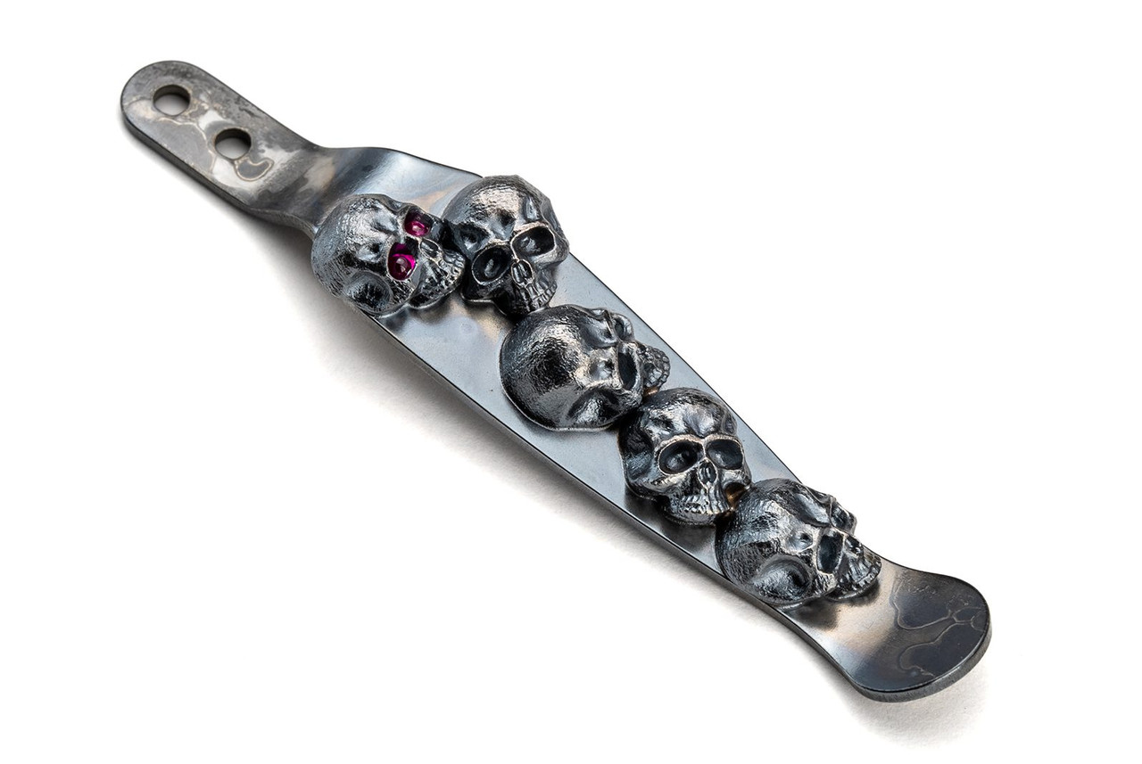 Hinderer Knives/Steel Flame Silver-"Pile of Skulls Ruby Eyes" Clip Hinderer Knives/Steel Flame Silver-"Pile of Skulls Ruby Eyes" Clip