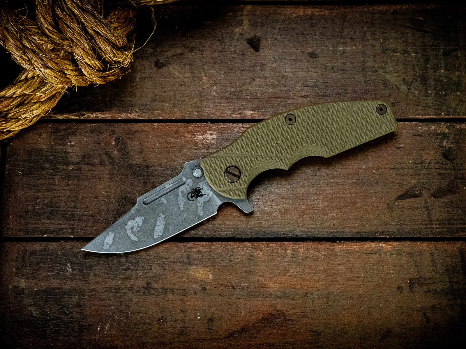 ExpProductCell_Jurassic-Frontier Clip Point-Magnacut-1398-OD Green G10 ExpProductCell_Jurassic-Frontier Clip Point-Magnacut-1398-OD Green G10