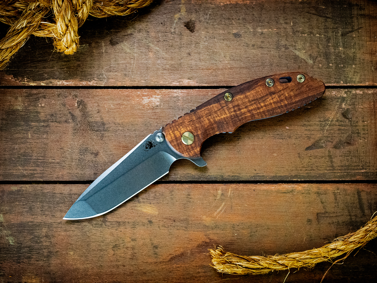 ExpProductCell_XM-18 3.5" Spanto-S45VN-Stonewash Blue-Curly Koa-Brass/Yellow Alum Hardware