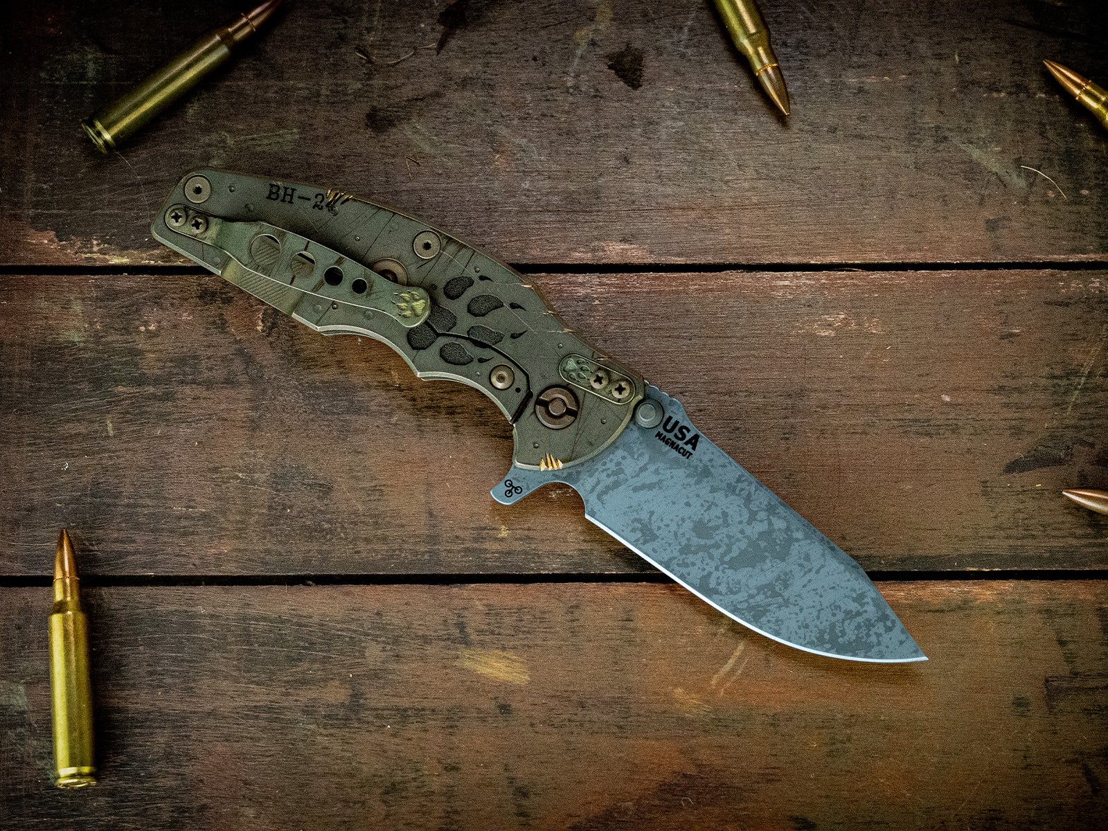 Jurassic-Slicer-Magnacut-Battle Hound Green 24 - FDE G10 Jurassic-Slicer-Magnacut-Battle Hound Green 24 - FDE G10