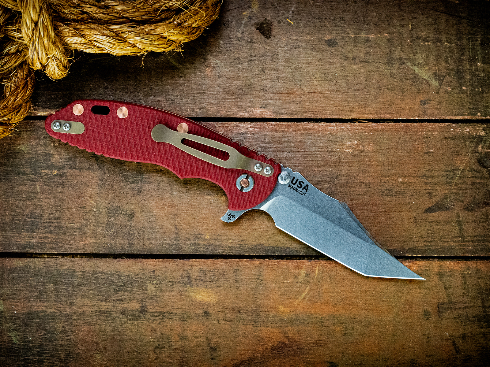 ExpProductCell_XM-18 3.5" Aggressor-Magnacut-Special Ano Liner Lock-Stonewash Blade-Red G10-Copper Hardware