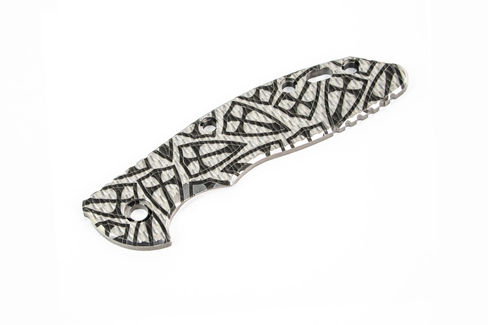 Hinderer Knives/Steel Flame - XM18 Titanium Scale Textured Stonewash Kaos Crusader Hinderer Knives/Steel Flame - XM18 Titanium Scale Textured Stonewash Kaos Crusader