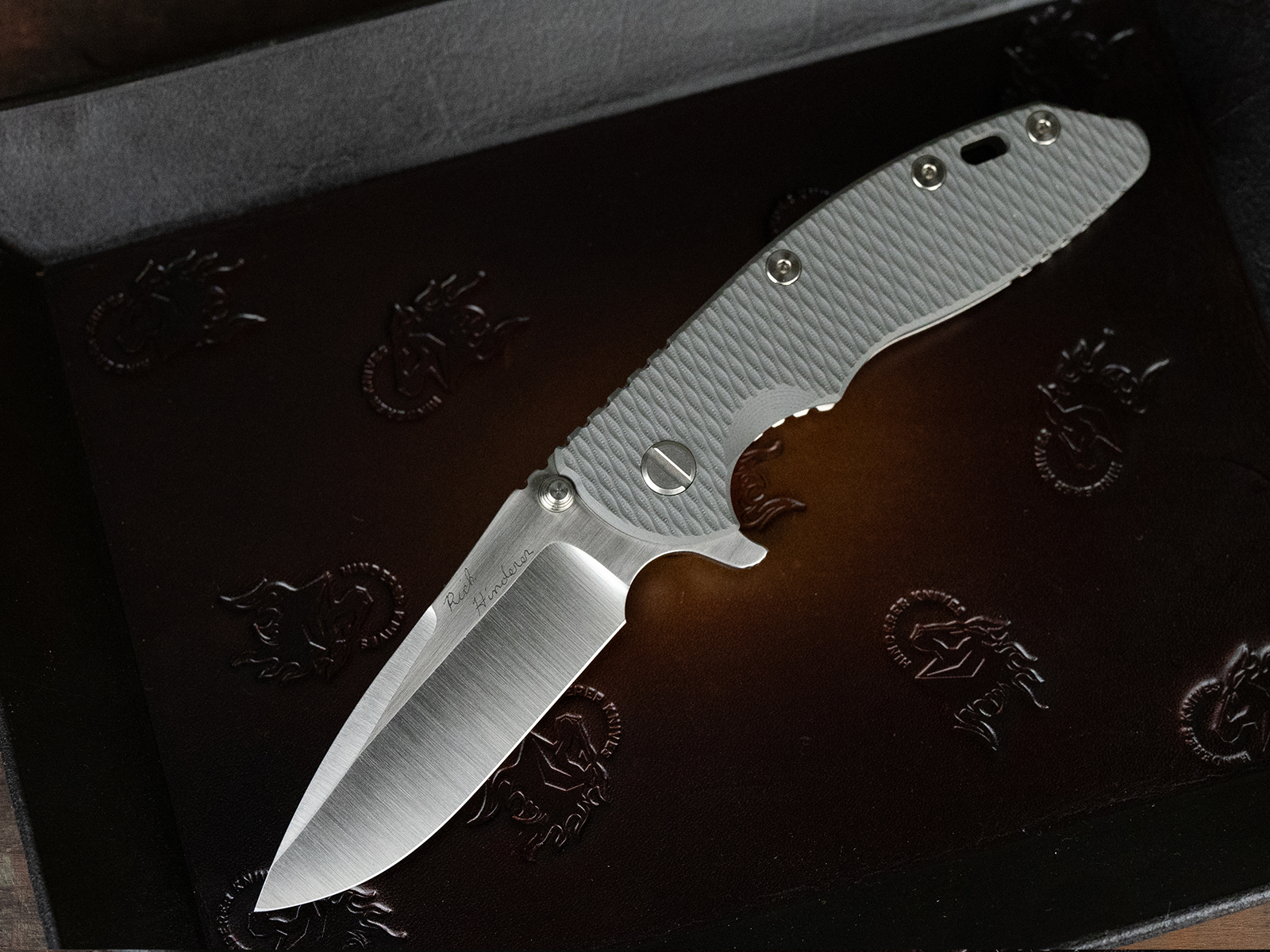 ExpProductCell_Rick Hinderer Custom - XM-18 3.5 - Swedge Spearpoint - Grey G10