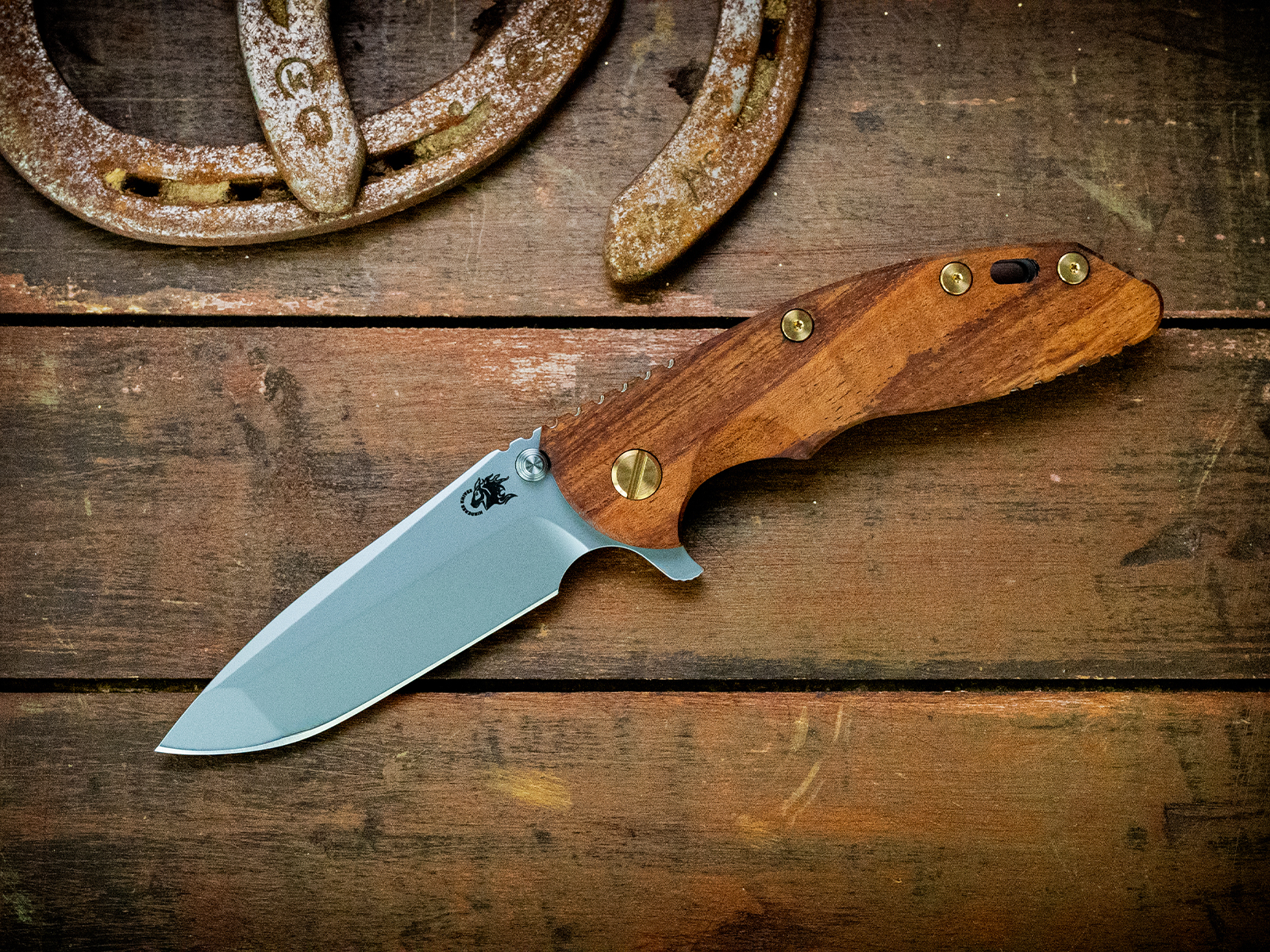 ExpProductCell_XM-18 3.5" Spanto-S45VN-Bead Blast Green-Curly Koa-Brass Hardware