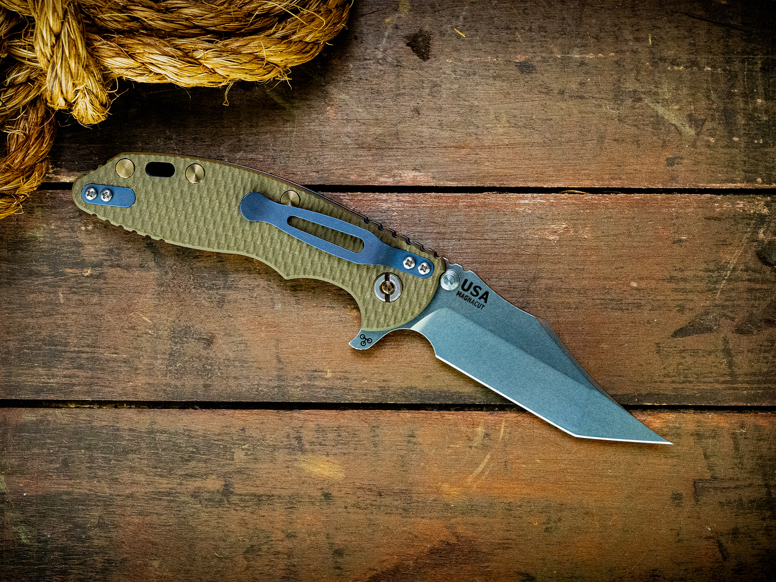 ExpProductCell_XM-18 3.5" Aggressor-Magnacut-Battle Blue Liner Lock-Stonewash Blade-OD Green G10-Ti Bronze Hardware