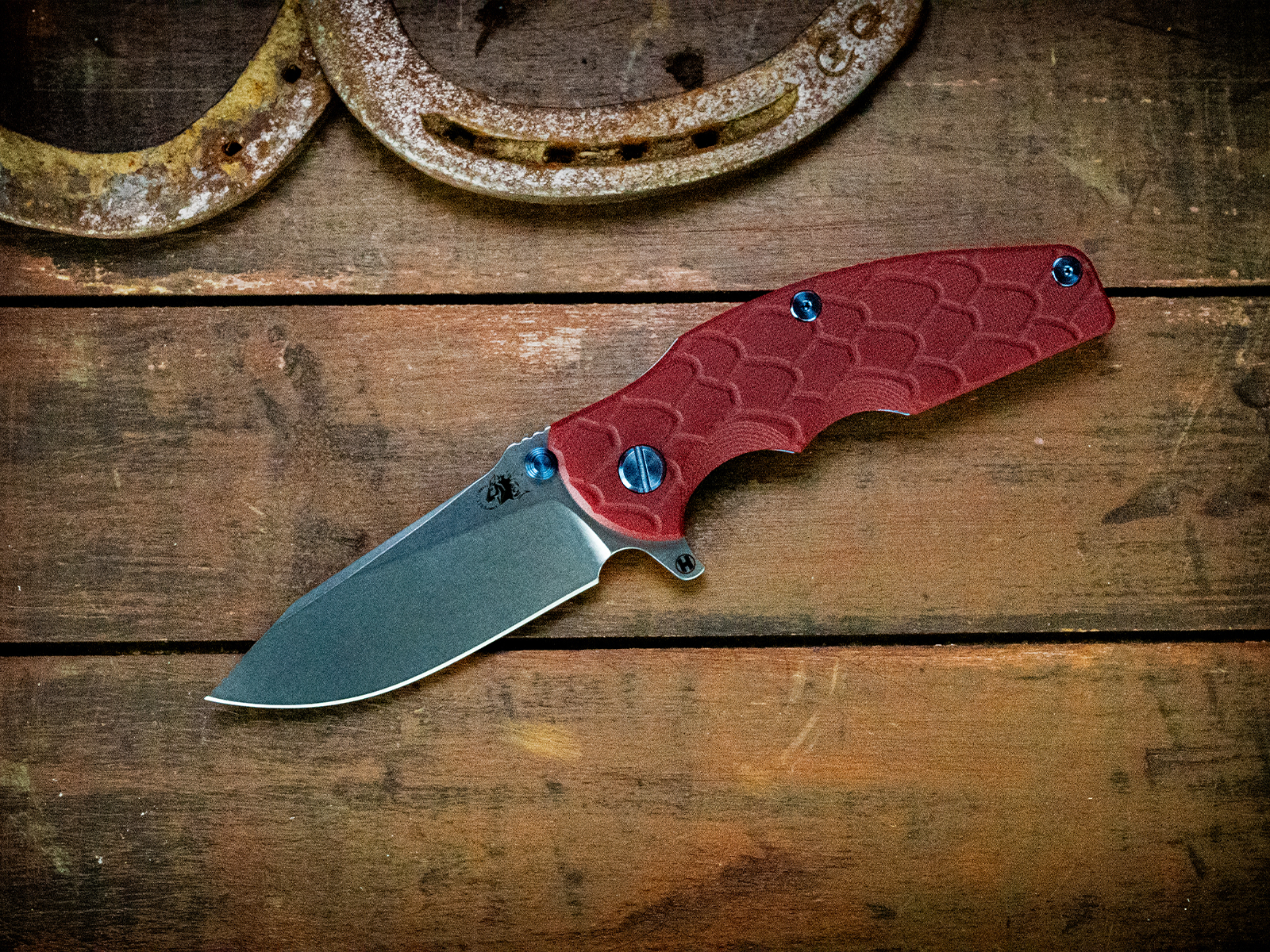 Jurassic-Slicer Hollow Ground-Magnacut-Stonewash Blue-Red Scaled G10-Blue Ti Hardware/TS Jurassic-Slicer Hollow Ground-Magnacut-Stonewash Blue-Red Scaled G10-Blue Ti Hardware/TS