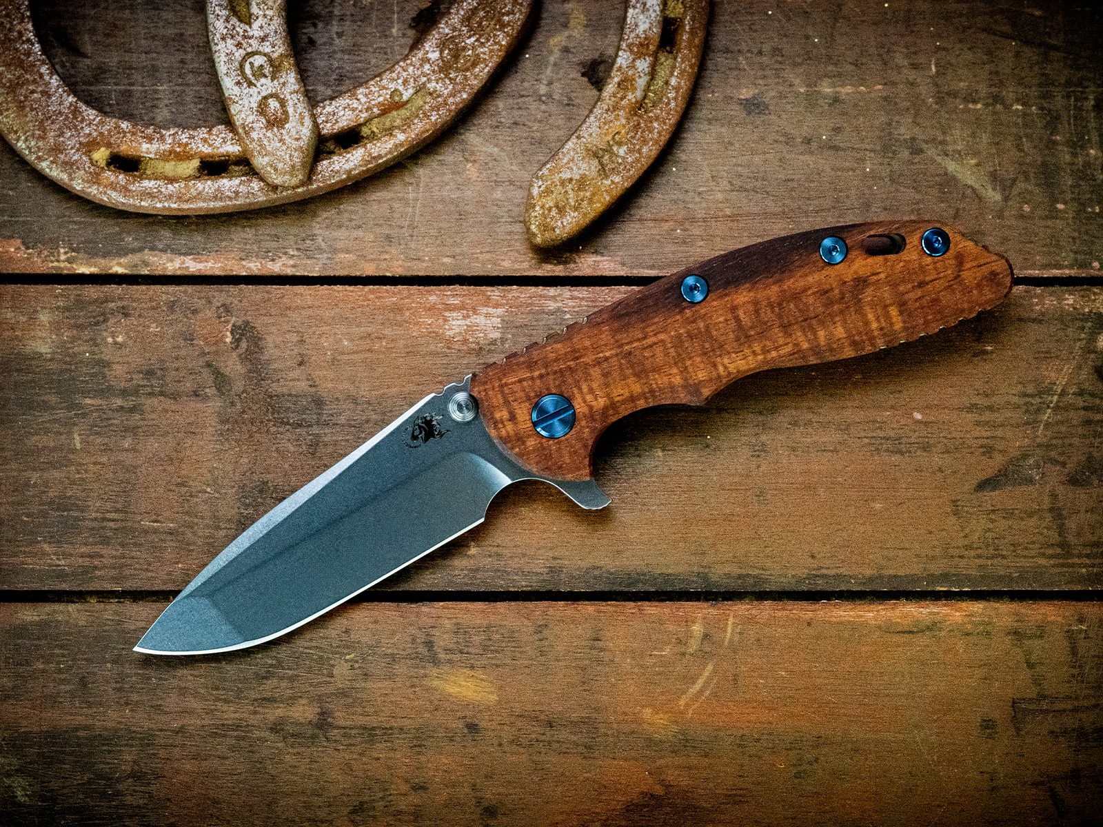 ExpProductCell_XM-18 3.5" Spanto-S45VN-Stonewash Blade-Battle Green/Blue-Curly Koa-Blue Titanium Hardware