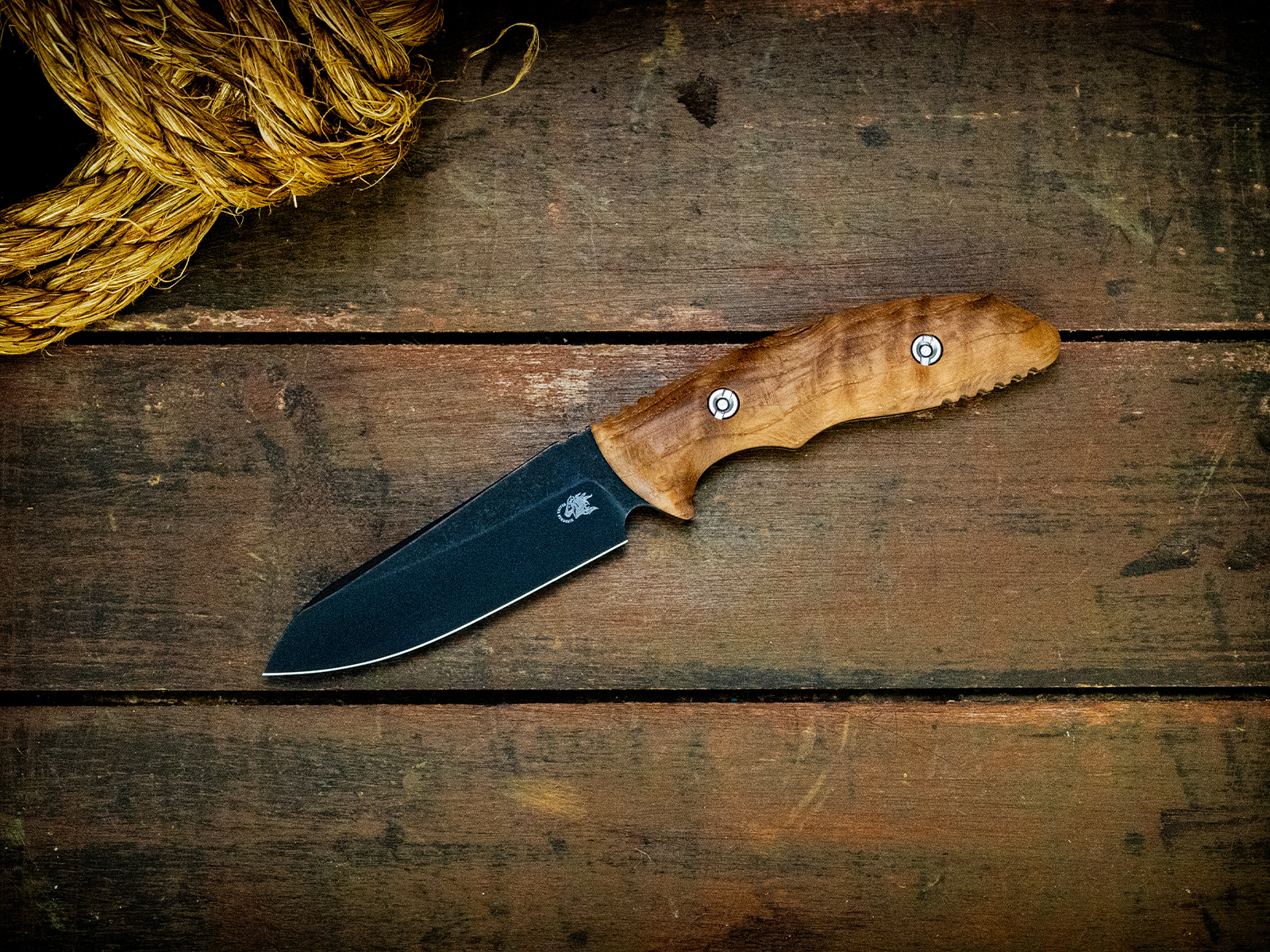 ExpProductCell_The Flashpoint-Sheepsfoot-Magnacut-Battle Black-Curly White Oak-Wood Handle