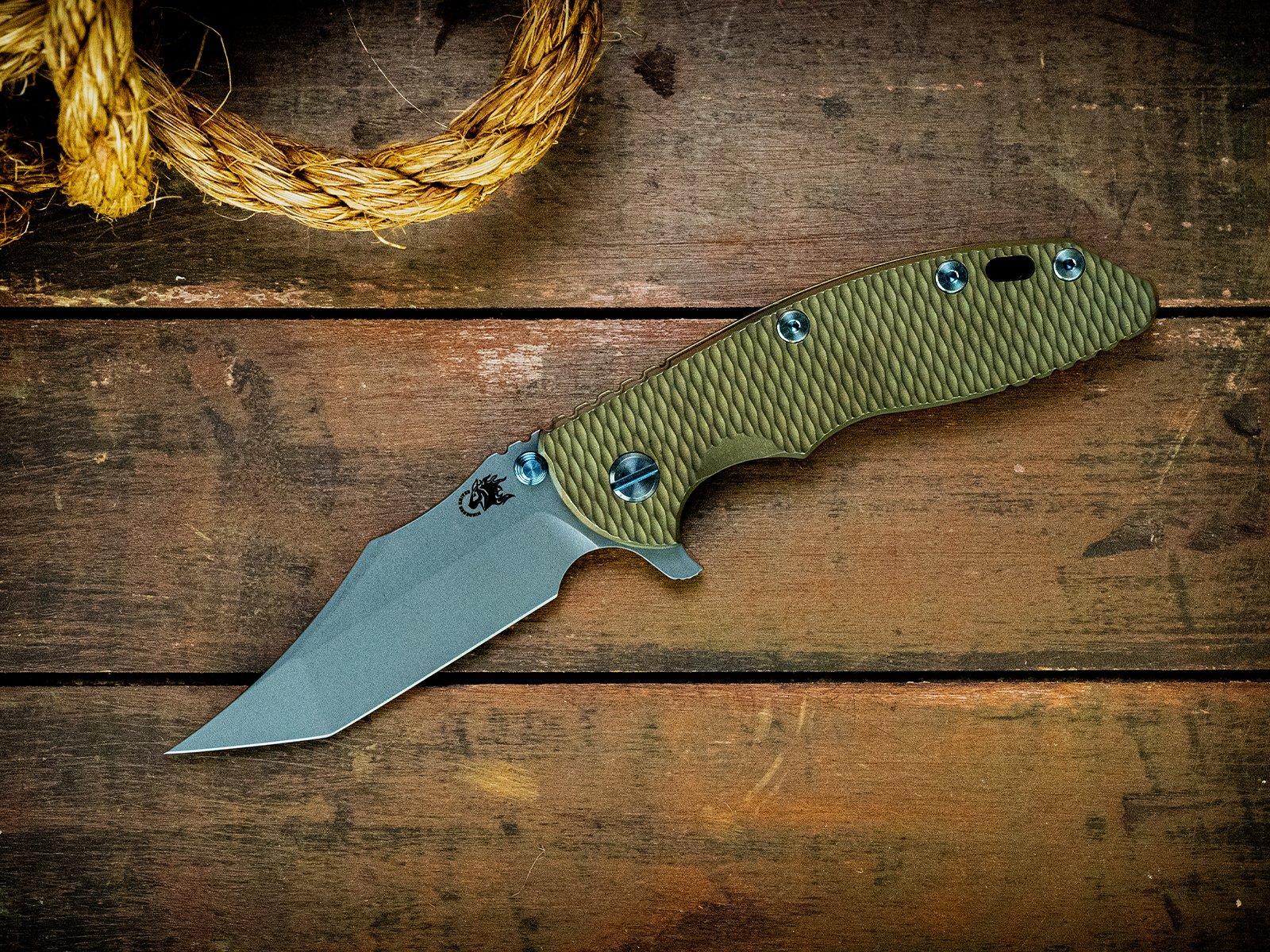 ExpProductCell_XM-18 3.5" Aggressor-Magnacut-Full Ti Battle Green-Light Blue Ti Hardware