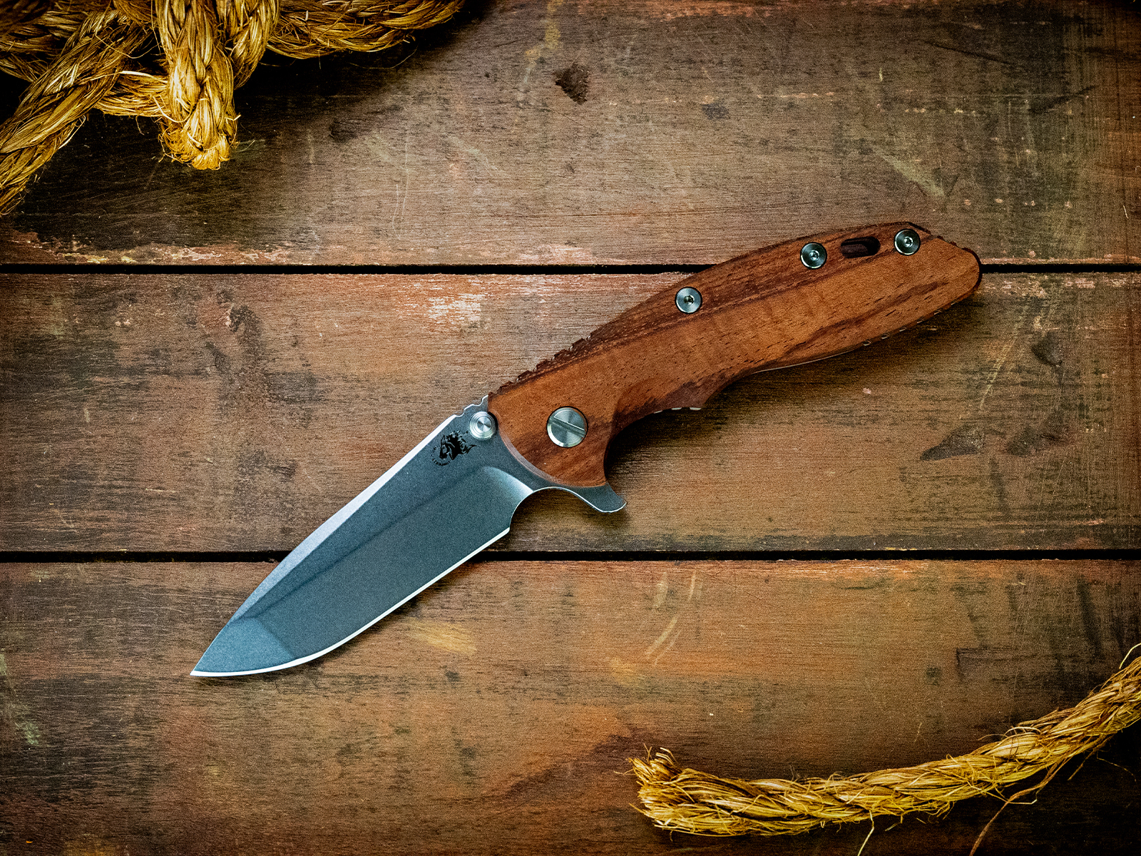 ExpProductCell_XM-18 3.5" Spanto-Stonewash Blade-Bead Blast Bronze-Curly Koa-Green/Gold Ti Hardware