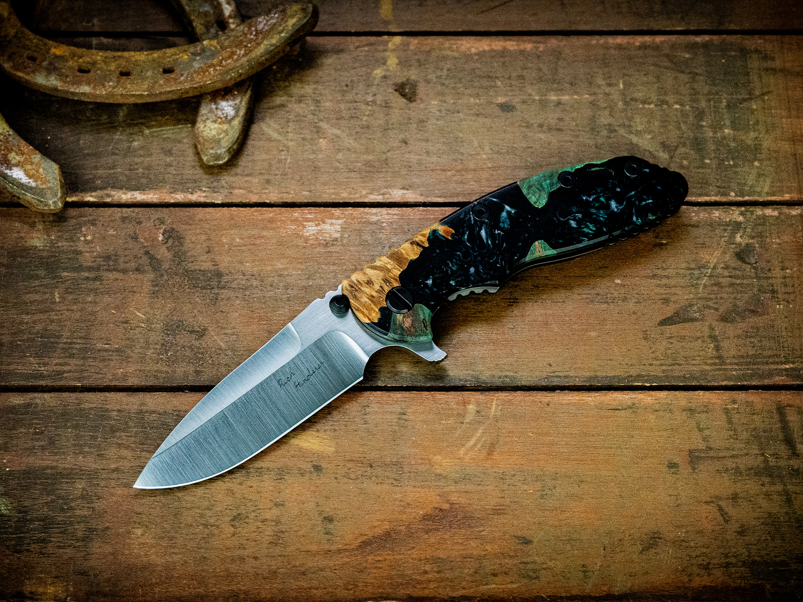 ExpProductCell_Rick Hinderer Custom - XM-18 3.5 - Deep Swedge Spearpoint - Stonewash DLC - Wood/Resin Scale - Black Nitride Hardware