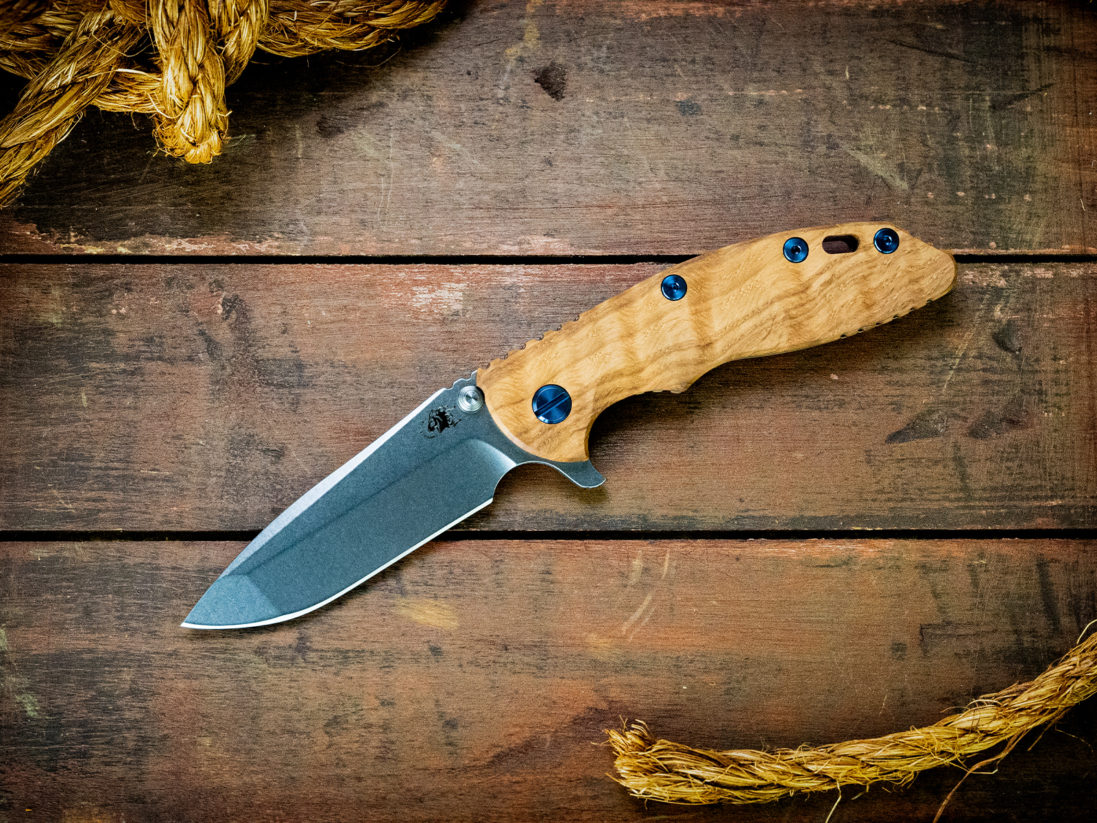 ExpProductCell_XM-18 3.5" Spanto-S45VN-Stonewash Bronze-Curly White Oak-Blue Ti Hardware