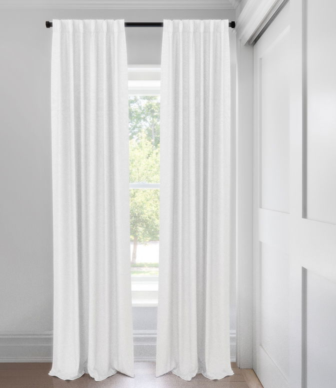 Blanc Lustre en soie Rideaux coupe ajustée
