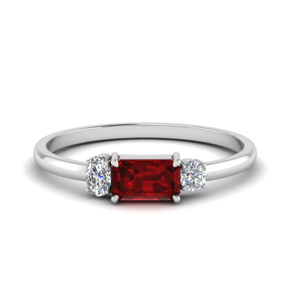 Stylish Round-Cut Engagement Ring Settings Under $3,000