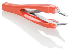 B Beaute License to Tweeze - slant tip automatic tweezers