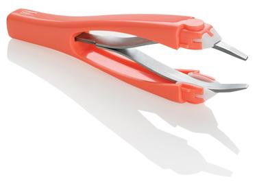 B Beaute License to Tweeze - slant tip automatic tweezers