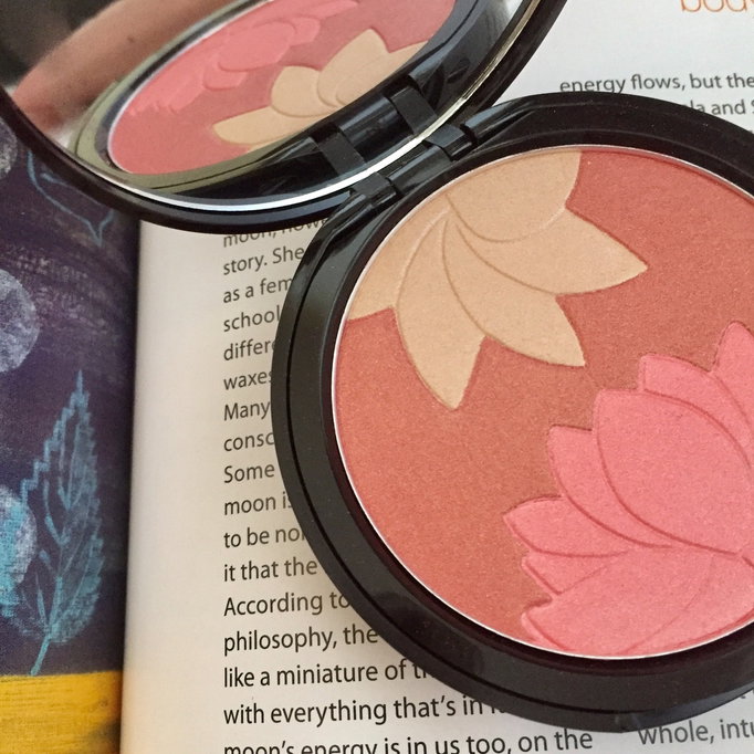 Manna Kadar Blossom Floral Compact-image4