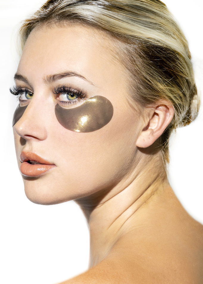 Mishe Black & Gold Mask